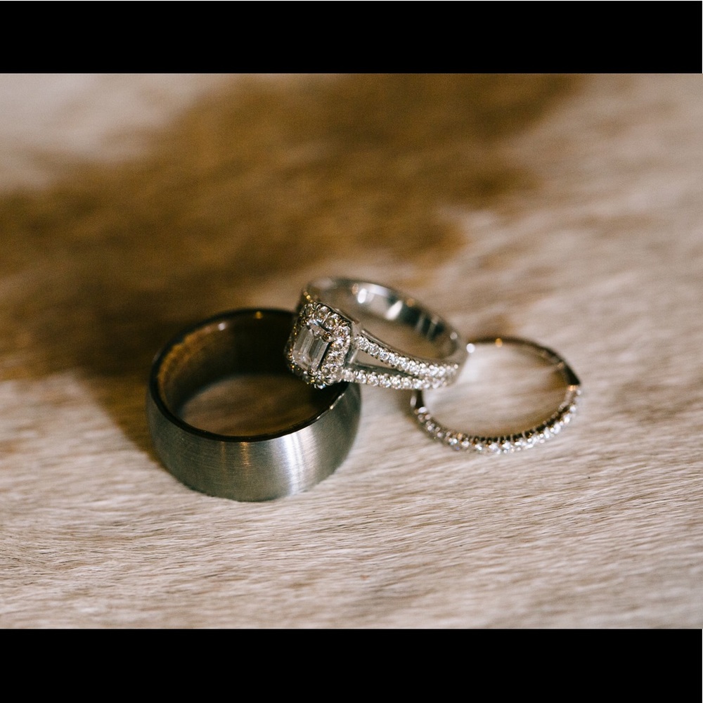 Custom men’s wedding ring